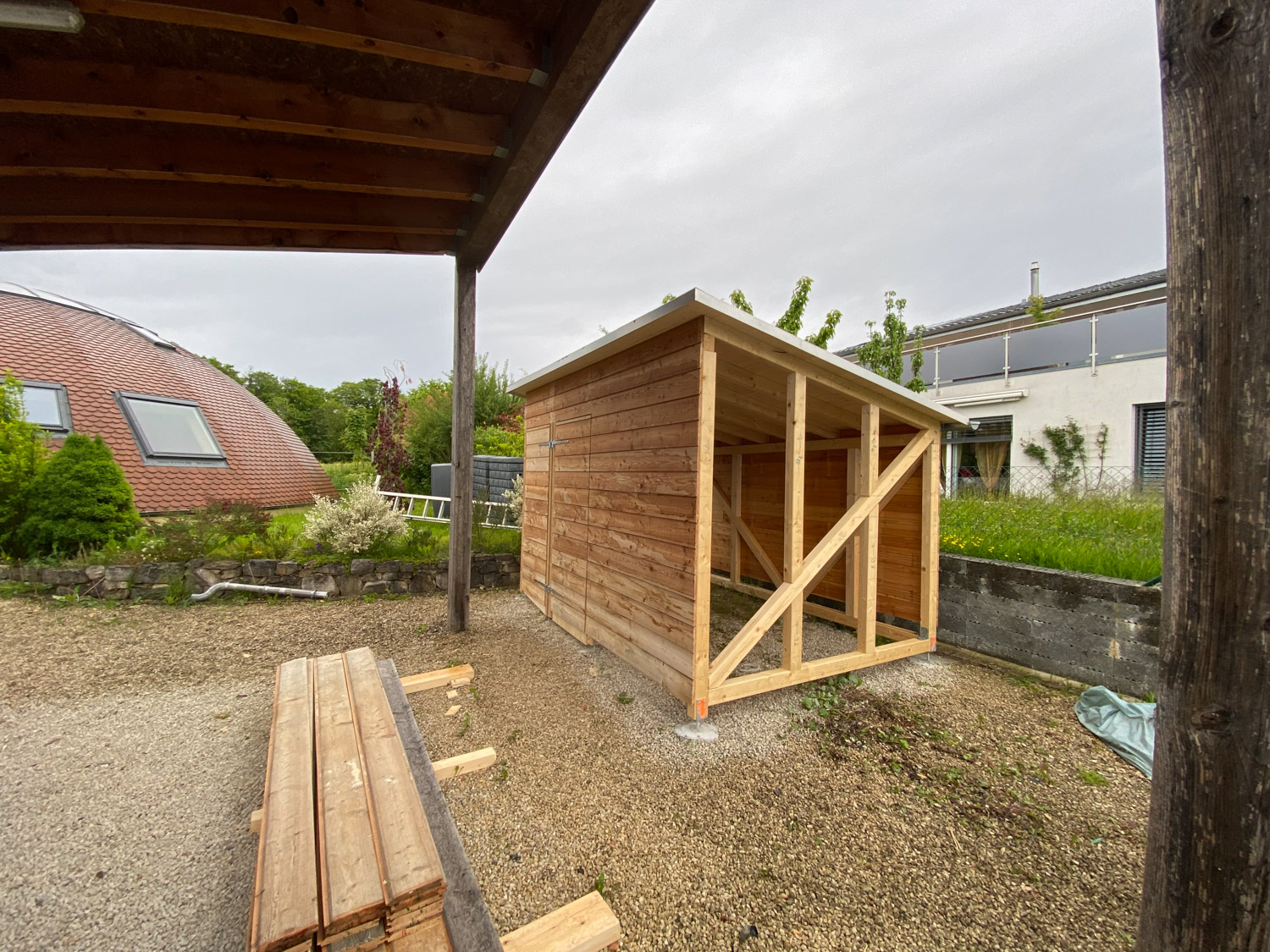 Travauxsurbois Amenagement exterieur cabanon a facades recyclees 2