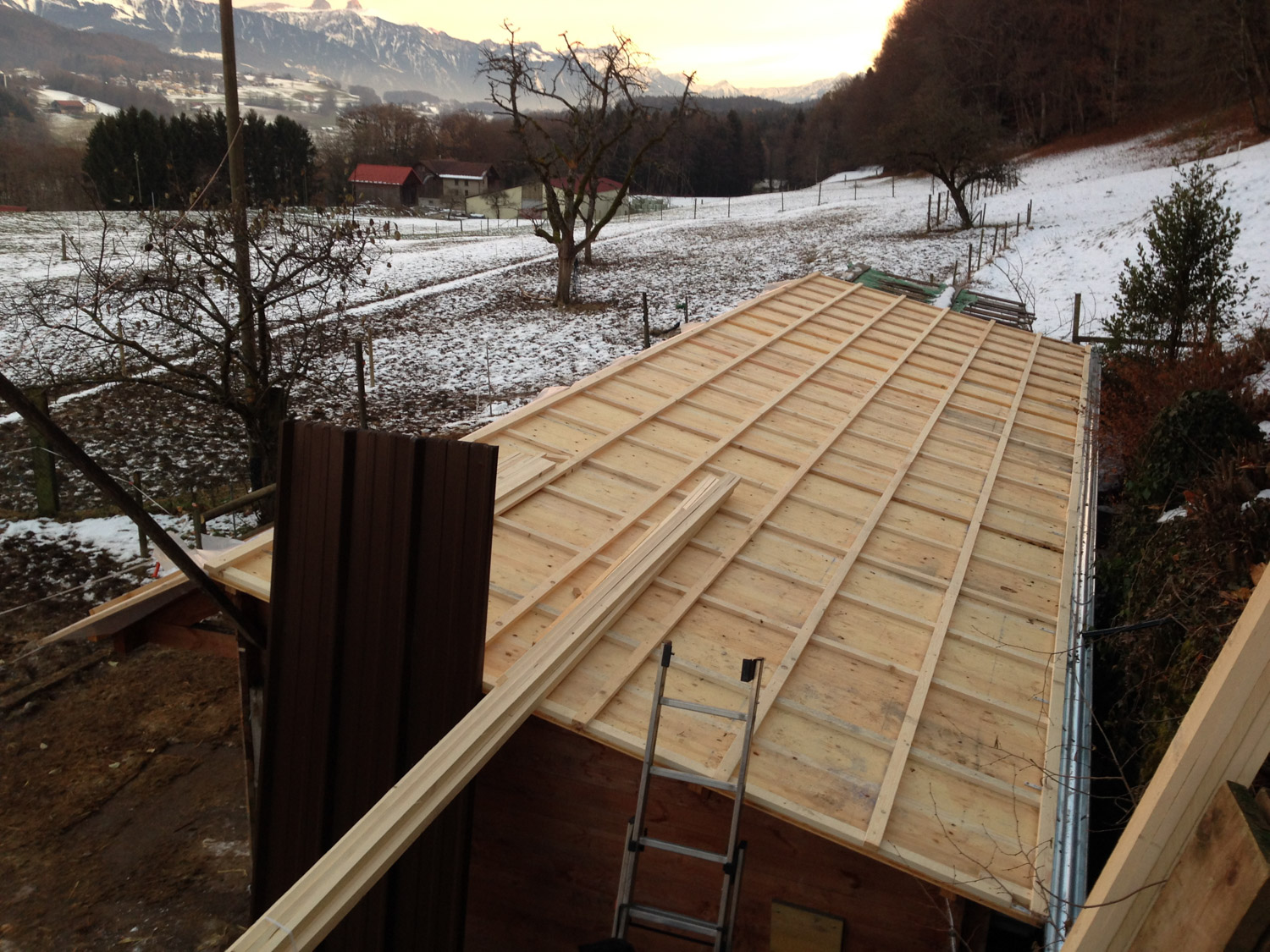 Travauxsurbois Construction et renovation d habitation Muller toit ecurie tole 3